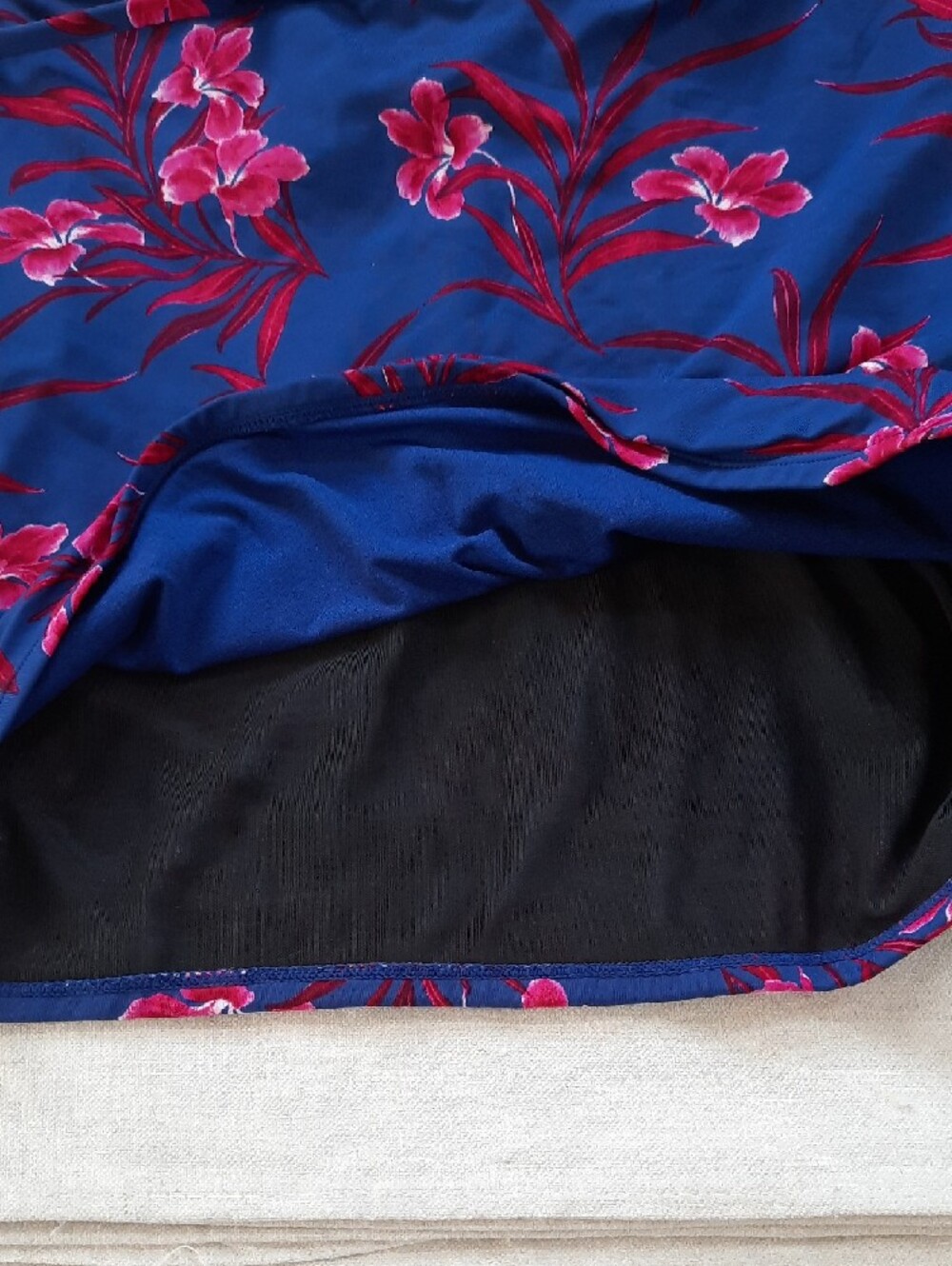 Tommy Bahama Navy Blue Floral Twist-Front Swim Tankini Top - Picture 5 of 8